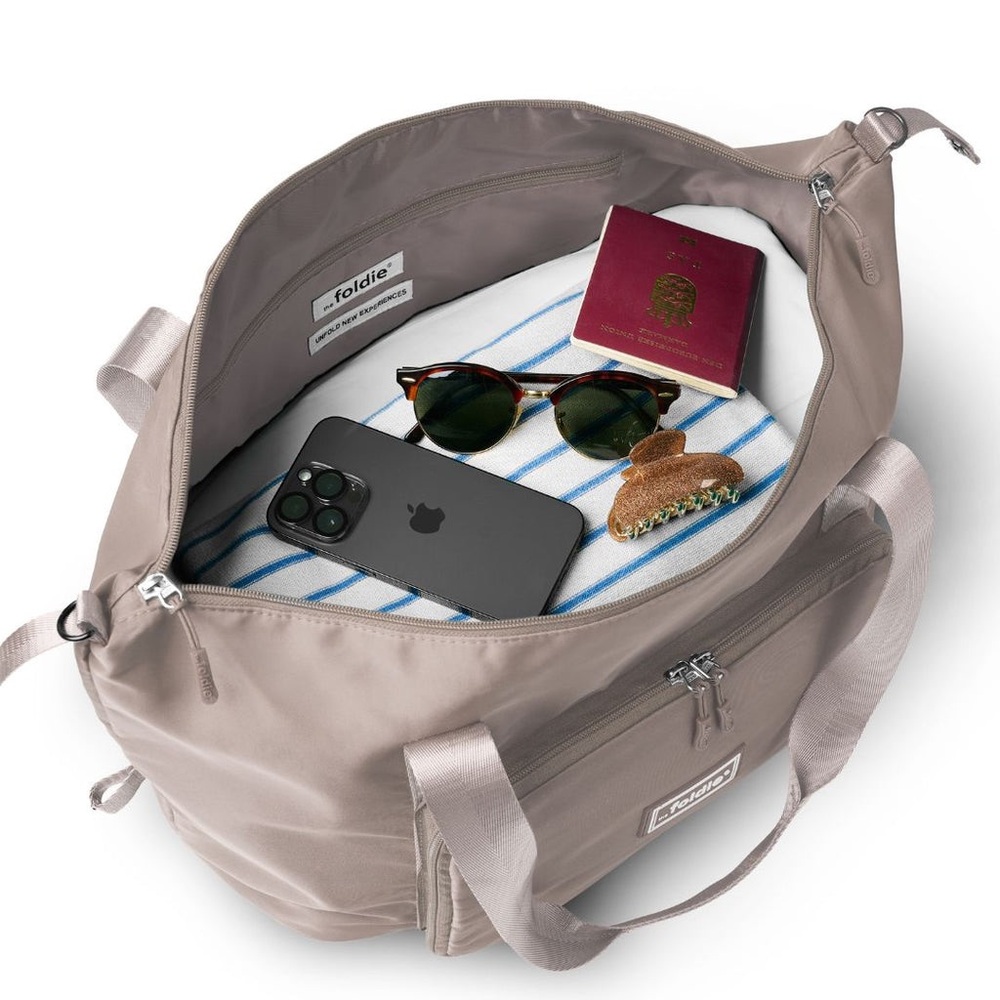 Very gently used Foldie Travel bag. Only used once!